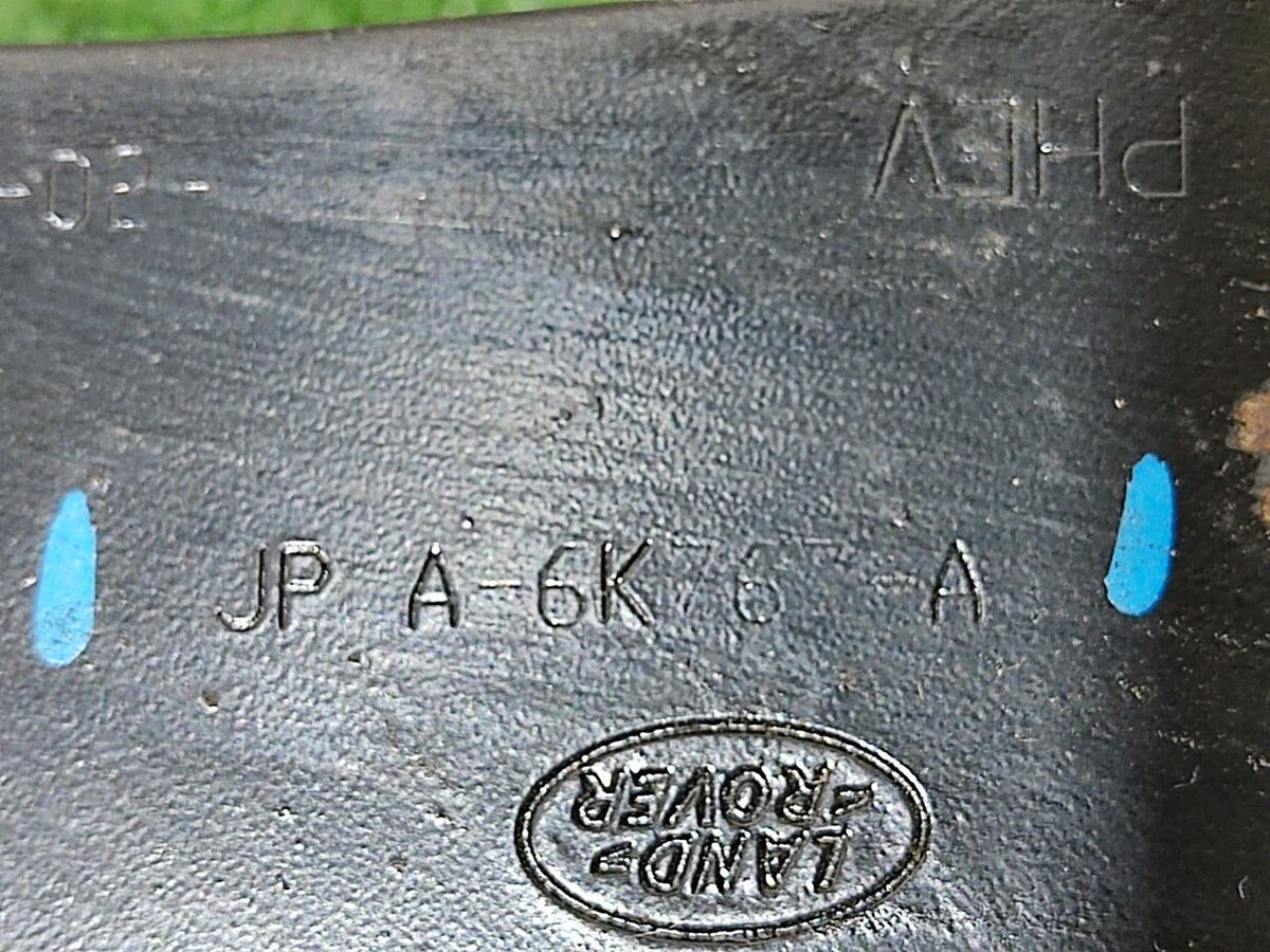 LR137514 Кронштейн інтеркулера Range Rover Sport L494 (2014-2022)
